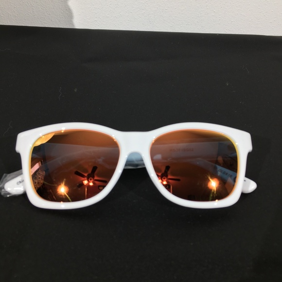 Accessories - Trendy mirrored Sunglasses
